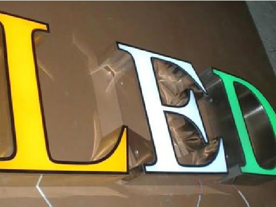 绥阳介绍LED招牌的基础知识。
